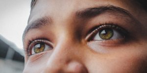 守護銀髮族的視界清晰度 從日常護理到專業治療的全面保障